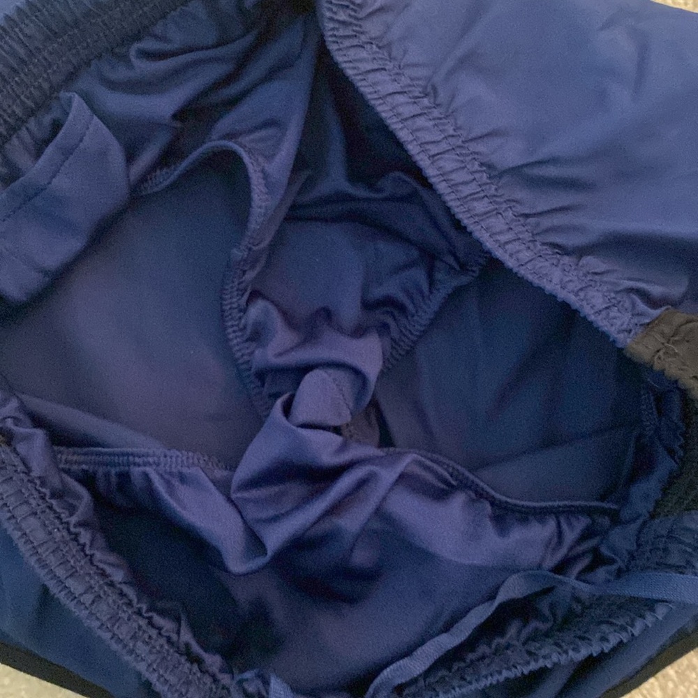 Nike running shorts with built in undershorts lining size small - Picture 9 of 9